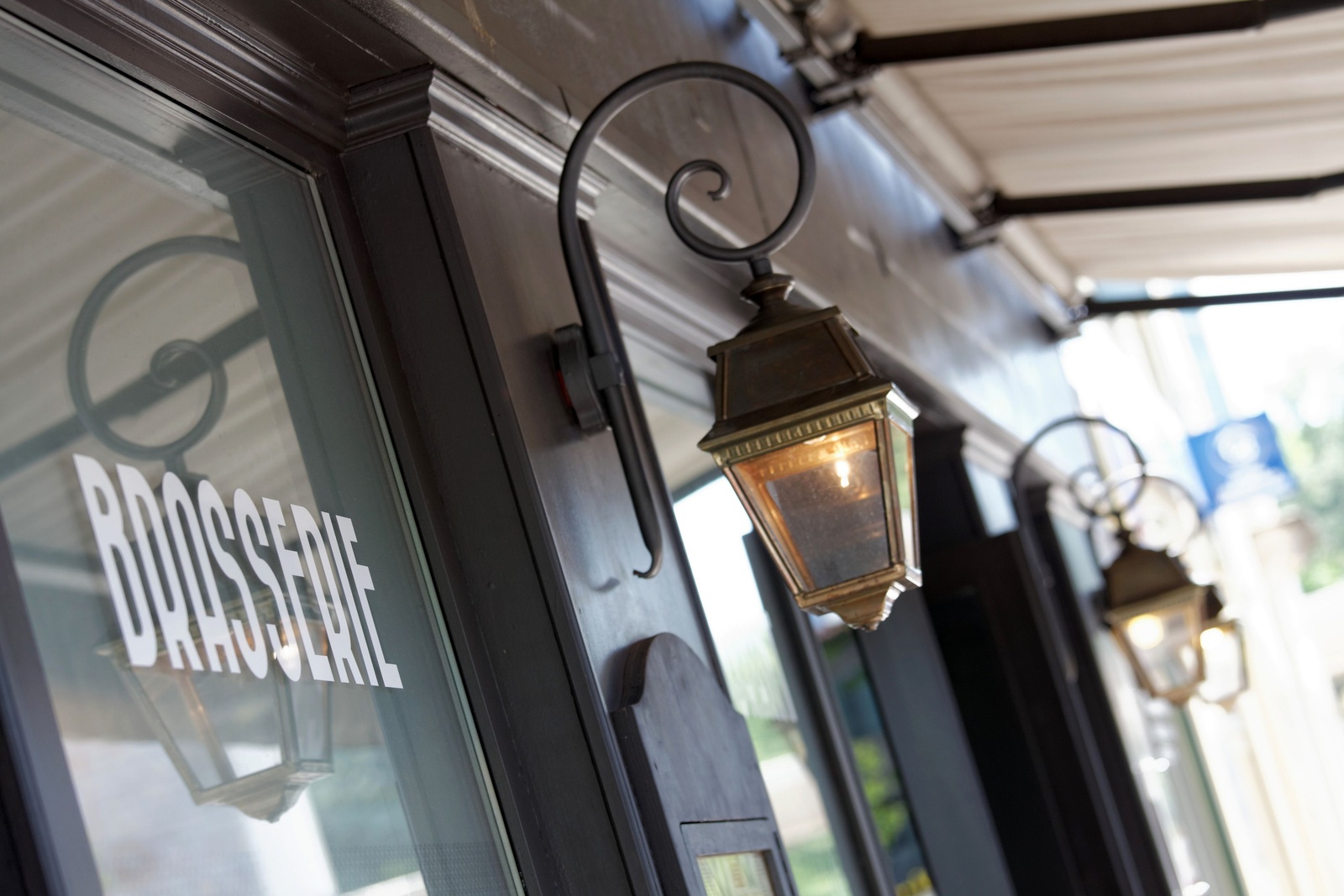 Devanture de la Brasserie Marso, place Soult