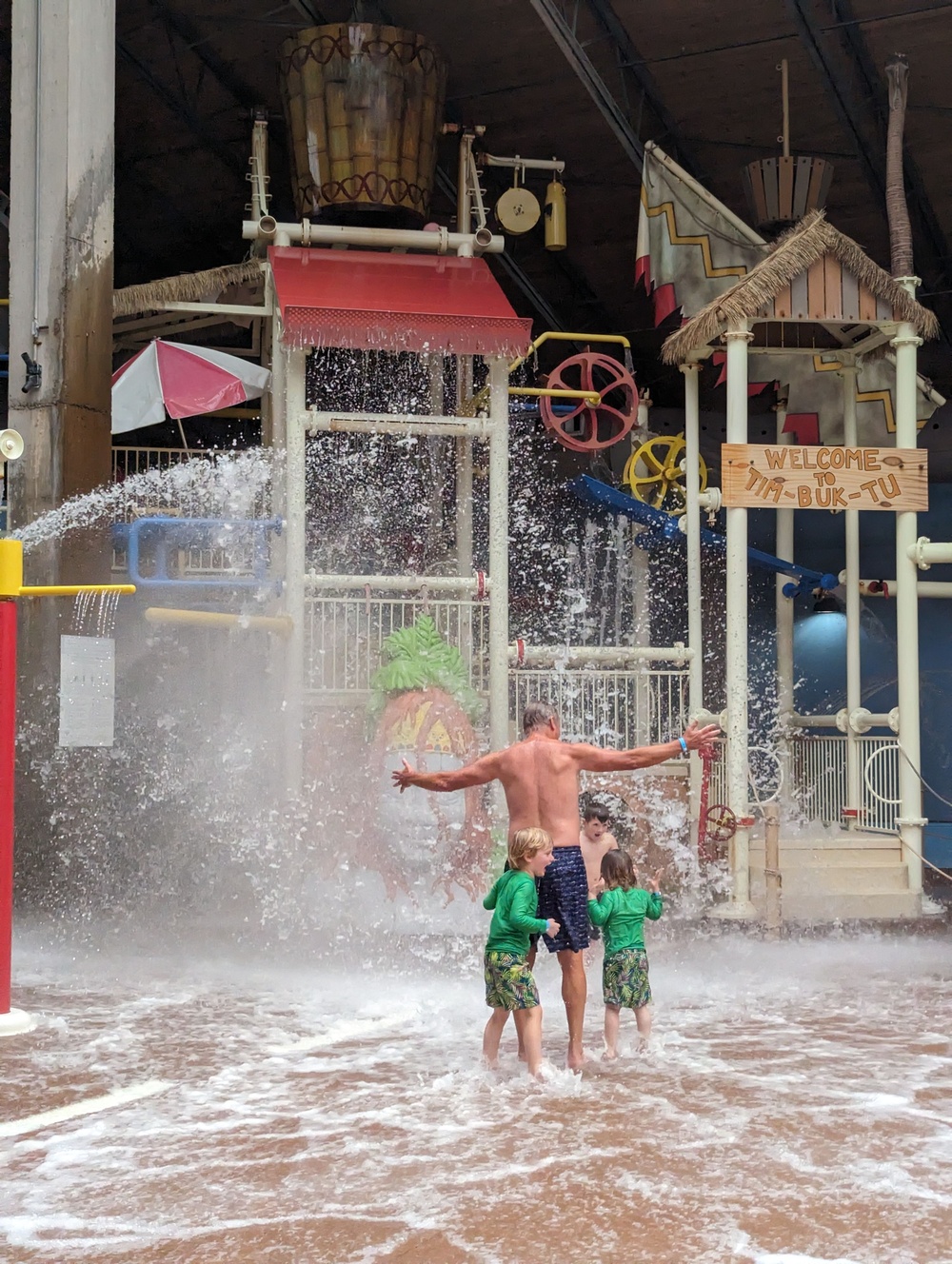 Poconos Hotel, image size:1000x1328